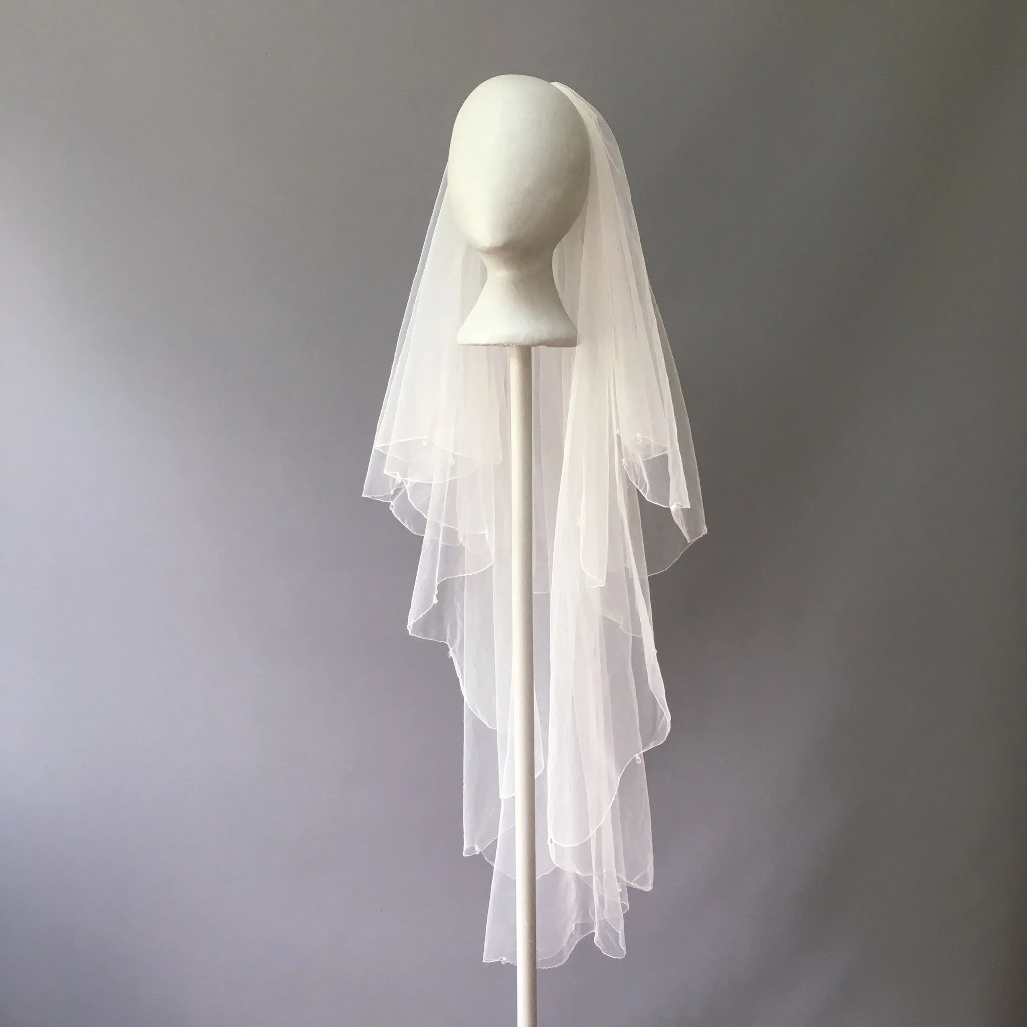 SAMPLE VEIL - Fingertip length 2 tier Ronda veil